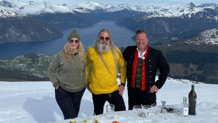 Western Fjord Valley (Stranda): asset-mezzanine-16x9